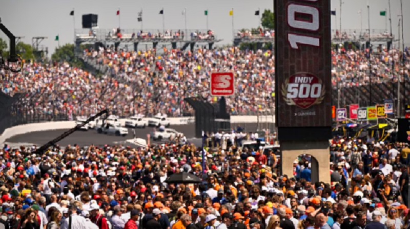 An estimated 325,000 fans visited the 106th running of the Indy 500