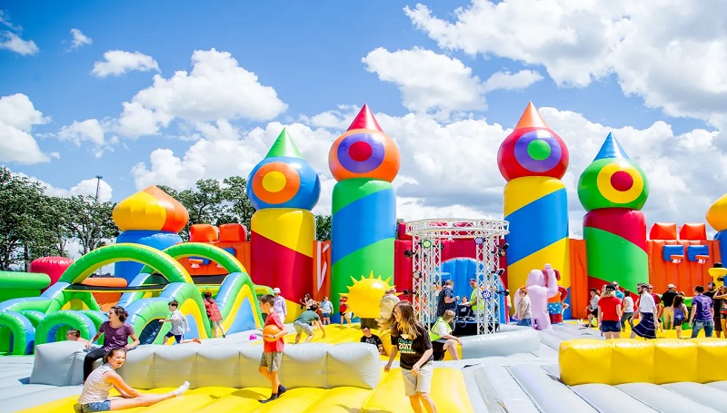An Indianapolis mall will host the Giant Inflatable Fun Park festival
